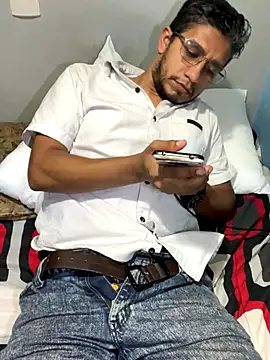 Snapshot of Darkdickhard chatting on 10/21/25, 03:29 Darkdickhard online show from 10/21/25, 03:29