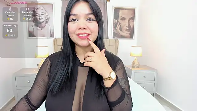 Snapshot of -Camila chatting on 11/18/25, 06:45 -Camila online show from 11/18/25, 06:45