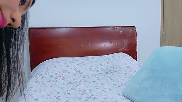 Steph F online show from 10/23/25, 04:01