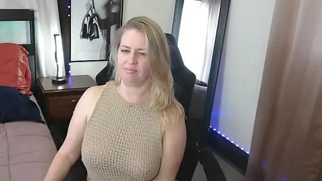 HollieBim online show from 01/06/26, 04:54