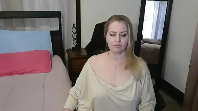 HollieBim online show from 03/18/26, 01:25