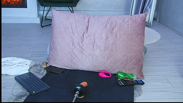 Snapshot of Michelle90u chatting on 11/09/25, 09:35 Michelle90u online show from 11/09/25, 09:35