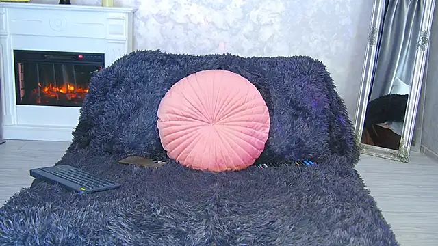 Snapshot of Michelle90u chatting on 11/17/25, 05:08 Michelle90u online show from 11/17/25, 05:08