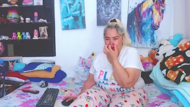 estrellita fugaz16x online show from 02/27/25, 03:47