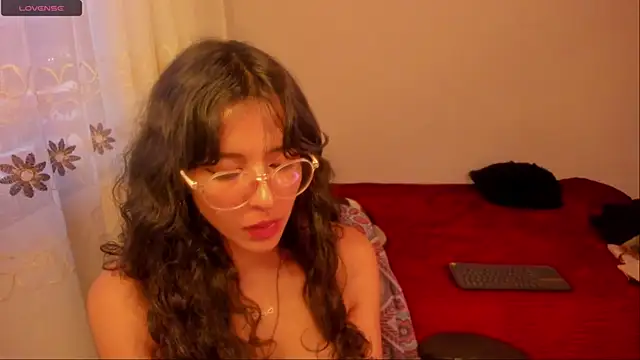 Snapshot of aluna_0310 chatting on 12/13/24, 10:55 aluna 0310 online show from 12/13/24, 10:55