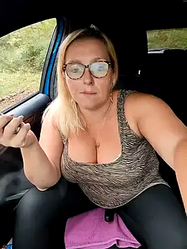 winniess40 online show from 09/18/25, 08:38