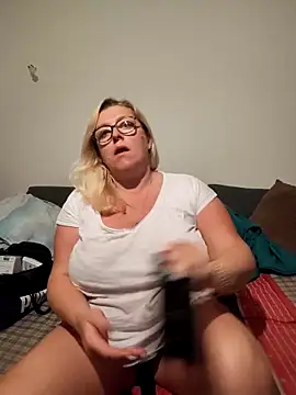 winniess40 online show from 04/18/26, 02:48