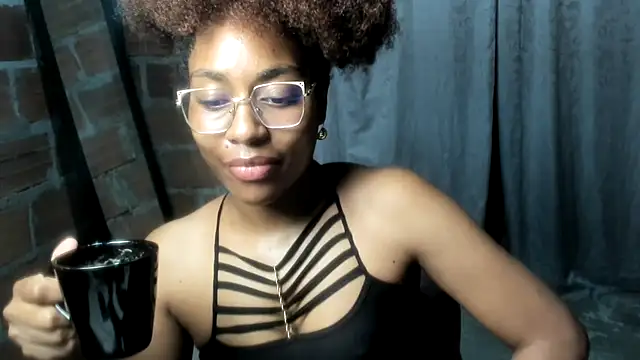 Snapshot of thaimy_ chatting on 06/16/26, 02:14 thaimy online show from 06/16/26, 02:14