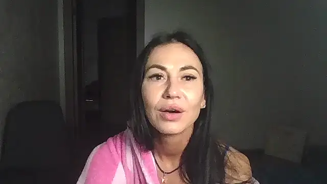 Snapshot of JulianaGold1 chatting on 01/29/25, 09:17 JulianaGold1 online show from 01/29/25, 09:17