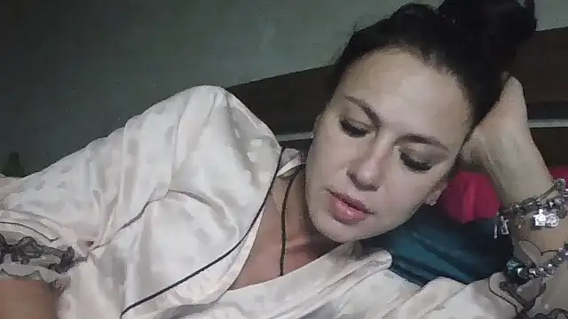 Snapshot of JulianaGold1 chatting on 01/31/25, 05:42 JulianaGold1 online show from 01/31/25, 05:42