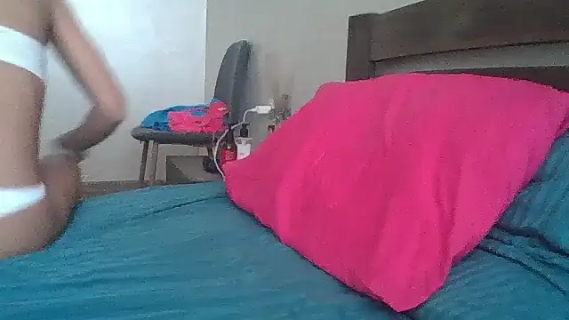 Snapshot of JulianaGold1 chatting on 02/20/25, 09:22 JulianaGold1 online show from 02/20/25, 09:22