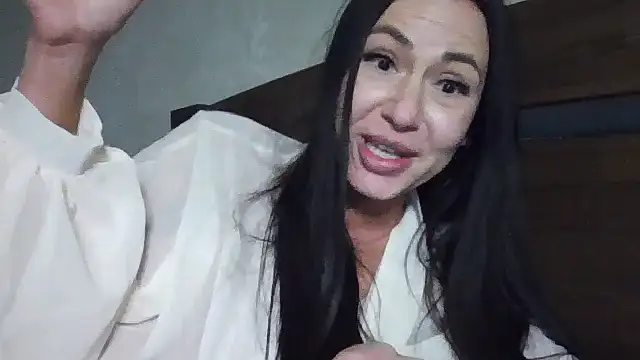 Snapshot of JulianaGold1 chatting on 02/26/25, 11:26 JulianaGold1 online show from 02/26/25, 11:26