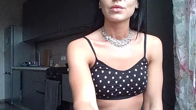 Snapshot of JulianaGold1 chatting on 02/27/25, 02:43 JulianaGold1 online show from 02/27/25, 02:43