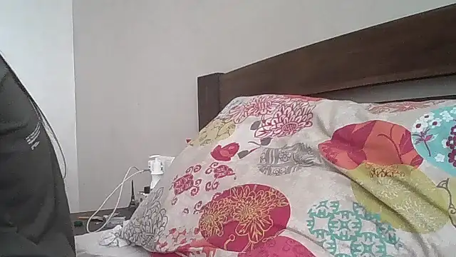 Snapshot of JulianaGold1 chatting on 09/19/25, 01:45 JulianaGold1 online show from 09/19/25, 01:45