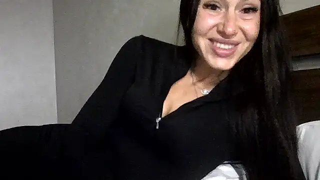 Snapshot of JulianaGold1 chatting on 10/10/25, 08:41 JulianaGold1 online show from 10/10/25, 08:41