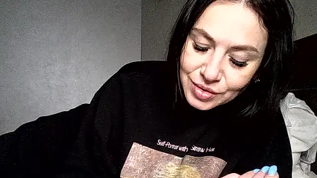 JulianaGold1 online show from 02/15/26, 09:19