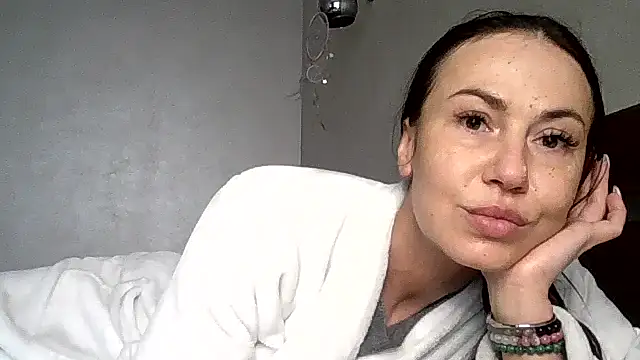 JulianaGold1 online show from 03/29/26, 06:46