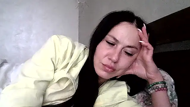 JulianaGold1 online show from 05/13/26, 12:46