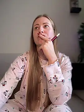 AlisaWhite online show from 12/24/24, 11:28