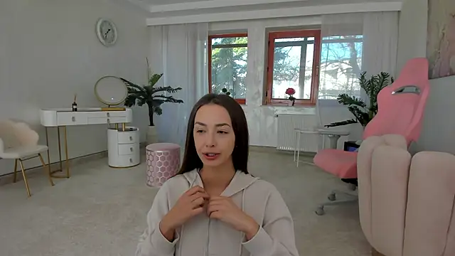 TiffanyHouston  online show from 03/08/25, 06:54