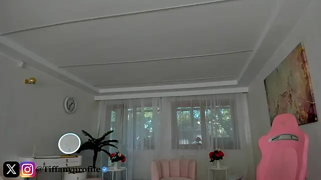 TiffanyHouston  online show from 09/18/25, 06:15