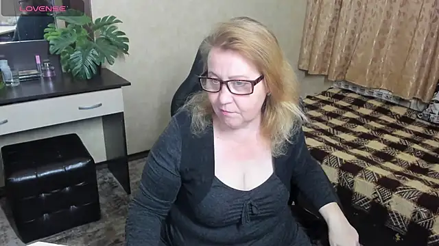 Frau Marta online show from 12/14/24, 01:27