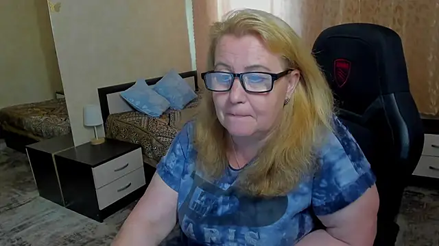 Snapshot of Frau_Marta chatting on 06/14/26, 01:13 Frau Marta online show from 06/14/26, 01:13