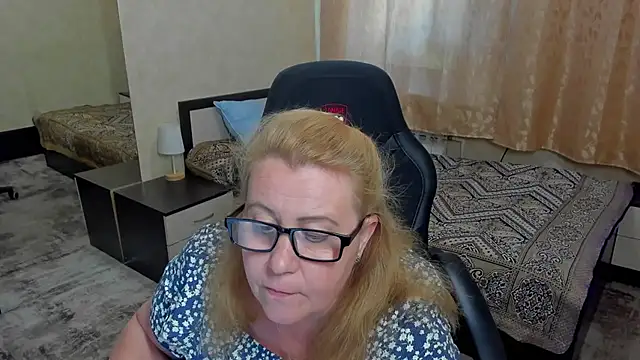 Snapshot of Frau_Marta chatting on 06/19/26, 12:42 Frau Marta online show from 06/19/26, 12:42