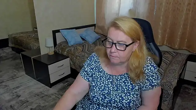 Snapshot of Frau_Marta chatting on 06/21/26, 01:03 Frau Marta online show from 06/21/26, 01:03