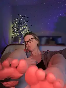 Snapshot of MaiseKnox chatting on 12/02/24, 01:25 MaiseKnox online show from 12/02/24, 01:25