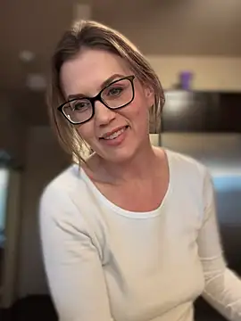 Snapshot of MaiseKnox chatting on 12/05/24, 11:18 MaiseKnox online show from 12/05/24, 11:18