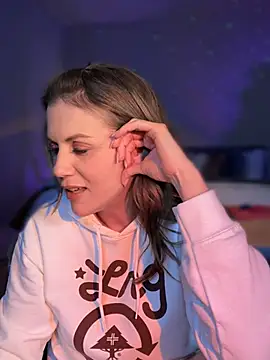 Snapshot of MaiseKnox chatting on 12/07/24, 12:08 MaiseKnox online show from 12/07/24, 12:08