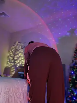 Snapshot of MaiseKnox chatting on 12/21/24, 09:58 MaiseKnox online show from 12/21/24, 09:58