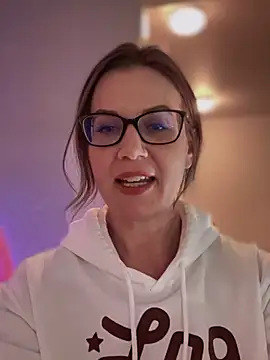 Snapshot of MaiseKnox chatting on 12/29/24, 06:49 MaiseKnox online show from 12/29/24, 06:49