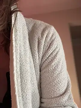 Snapshot of MaiseKnox chatting on 01/24/25, 12:20 MaiseKnox online show from 01/24/25, 12:20