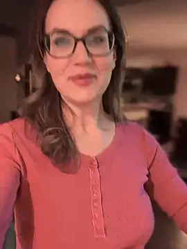 Snapshot of MaiseKnox chatting on 02/04/25, 12:51 MaiseKnox online show from 02/04/25, 12:51