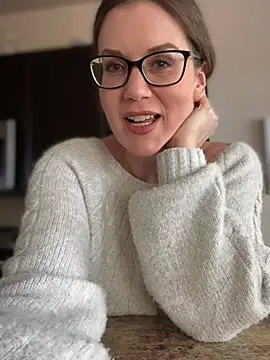 Snapshot of MaiseKnox chatting on 02/25/25, 08:19 MaiseKnox online show from 02/25/25, 08:19