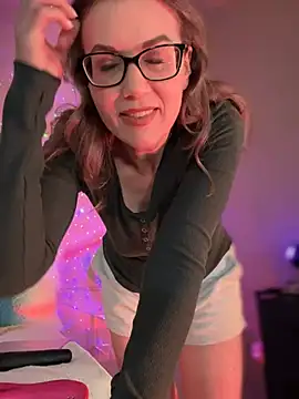 Snapshot of MaiseKnox chatting on 03/06/25, 10:36 MaiseKnox online show from 03/06/25, 10:36