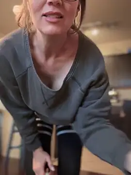 Snapshot of MaiseKnox chatting on 03/08/25, 12:44 MaiseKnox online show from 03/08/25, 12:44