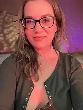 Snapshot of MaiseKnox chatting on 03/12/25, 12:31 MaiseKnox online show from 03/12/25, 12:31