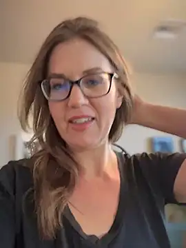 Snapshot of MaiseKnox chatting on 03/15/25, 10:11 MaiseKnox online show from 03/15/25, 10:11