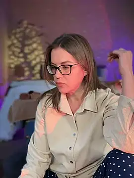 Snapshot of MaiseKnox chatting on 03/16/25, 07:49 MaiseKnox online show from 03/16/25, 07:49