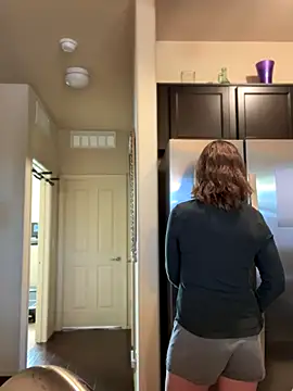 Snapshot of MaiseKnox chatting on 10/23/25, 10:41 MaiseKnox online show from 10/23/25, 10:41