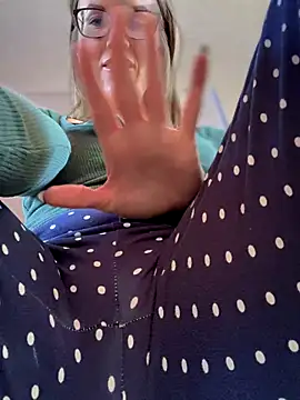 Snapshot of MaiseKnox chatting on 10/24/25, 10:50 MaiseKnox online show from 10/24/25, 10:50