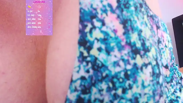 Snapshot of Sunshinee- chatting on 11/12/25, 01:17 Sunshinee- online show from 11/12/25, 01:17