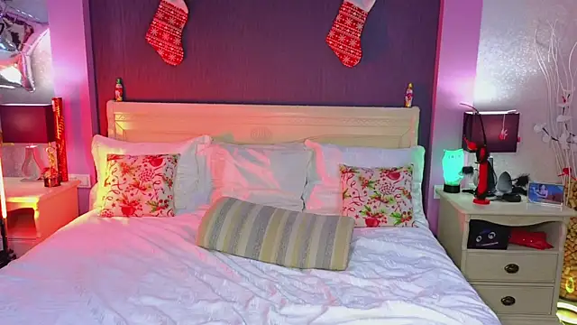 Snapshot of HotMilfMargo chatting on 12/26/24, 07:05 HotMilfMargo online show from 12/26/24, 07:05