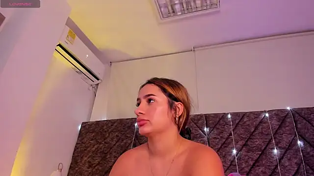 Snapshot of Vivi_prinncess chatting on 02/08/25, 02:04 Vivi prinncess online show from 02/08/25, 02:04