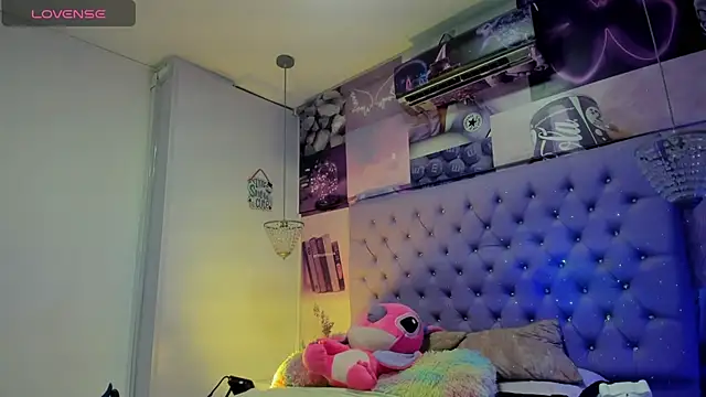 Snapshot of Vivi_prinncess chatting on 03/08/25, 02:45 Vivi prinncess online show from 03/08/25, 02:45