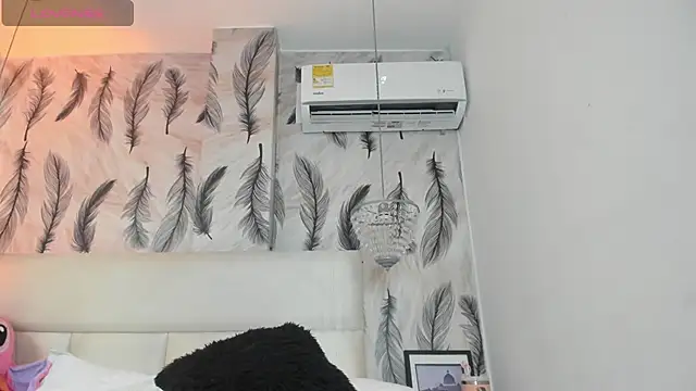 Snapshot of Vivi_prinncess chatting on 09/22/25, 10:12 Vivi prinncess online show from 09/22/25, 10:12