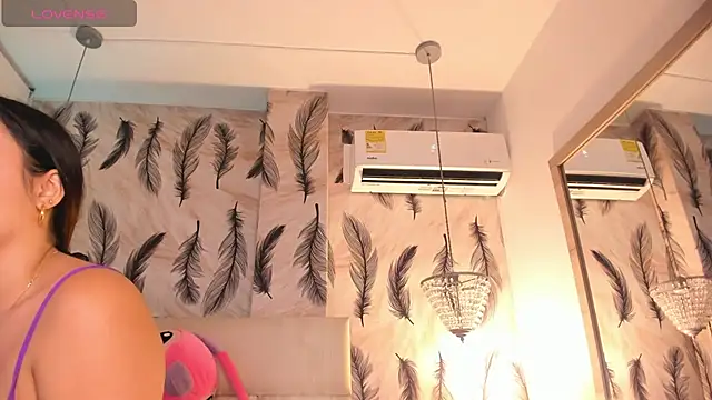 Snapshot of Vivi_prinncess chatting on 11/29/25, 11:52 Vivi prinncess online show from 11/29/25, 11:52